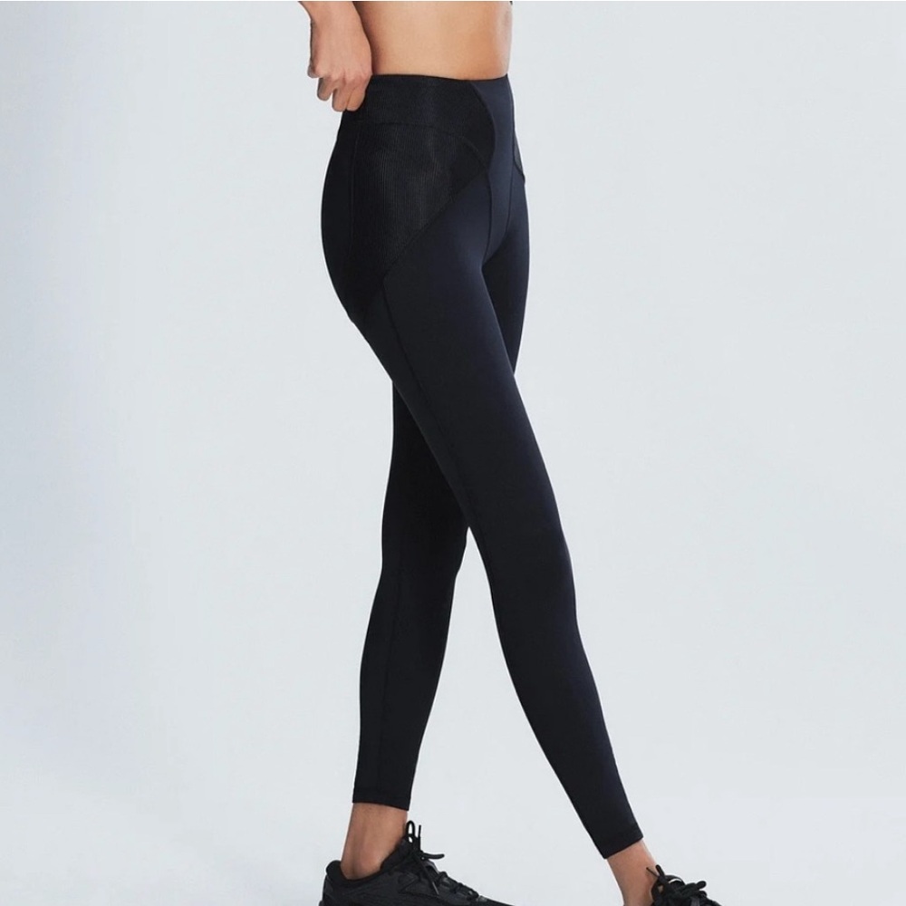 NWT SAVAGE X FENTY Women's Black High-Waisted Leggings - Picture 3 of 10